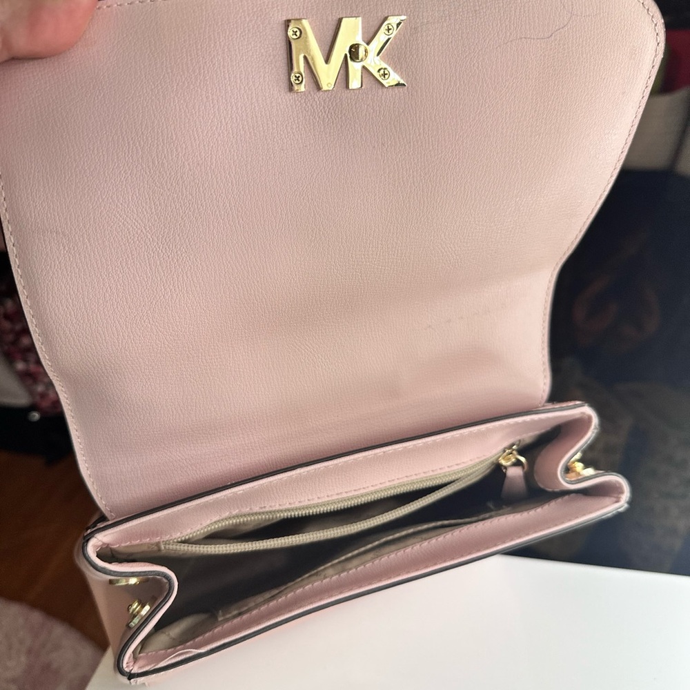 Michael Kors Blush Crossbody Bag w MK turnkey lock on front - Picture 9 of 13